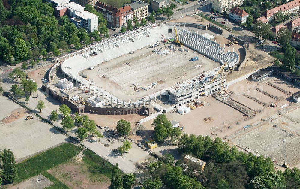 Aerial image Halle / Saale - Umbau des Kurt-Wabbel-Stadions in den neuen Erdgas Sportpark in Halle. Das Stadion erhält erweiterte und umgebaute Ränge. Reconstruction of the football stadium Halle.