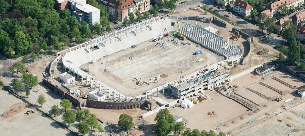 Aerial photograph Halle / Saale - Umbau des Kurt-Wabbel-Stadions in den neuen Erdgas Sportpark in Halle. Das Stadion erhält erweiterte und umgebaute Ränge. Reconstruction of the football stadium Halle.