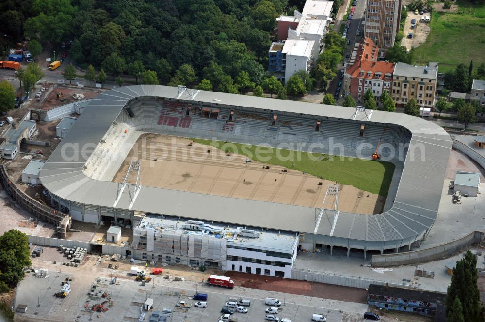 Halle / Saale from the bird's eye view: Umbau des Kurt-Wabbel-Stadions in den neuen Erdgas Sportpark in Halle. Das Stadion erhält erweiterte und umgebaute Ränge. Reconstruction of the football stadium Halle.