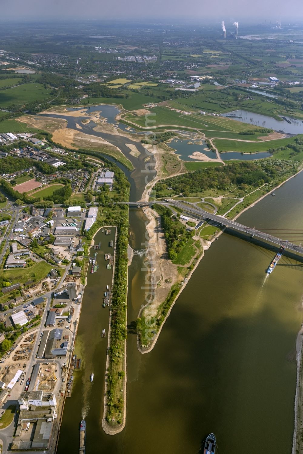 Wesel from the bird's eye view: Reconstruction of lip mouth at the Rhine near Wesel and restoration of riparian areas and near Wesel in North Rhine-Westphalia