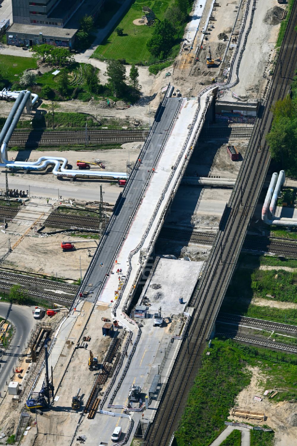 Aerial photograph Berlin - Construction site for a replacement building for the renovation, renewal and repair of the bridge structure Marzahner Bruecke on Landsberger Allee in the Marzahn district of Berlin, Germany