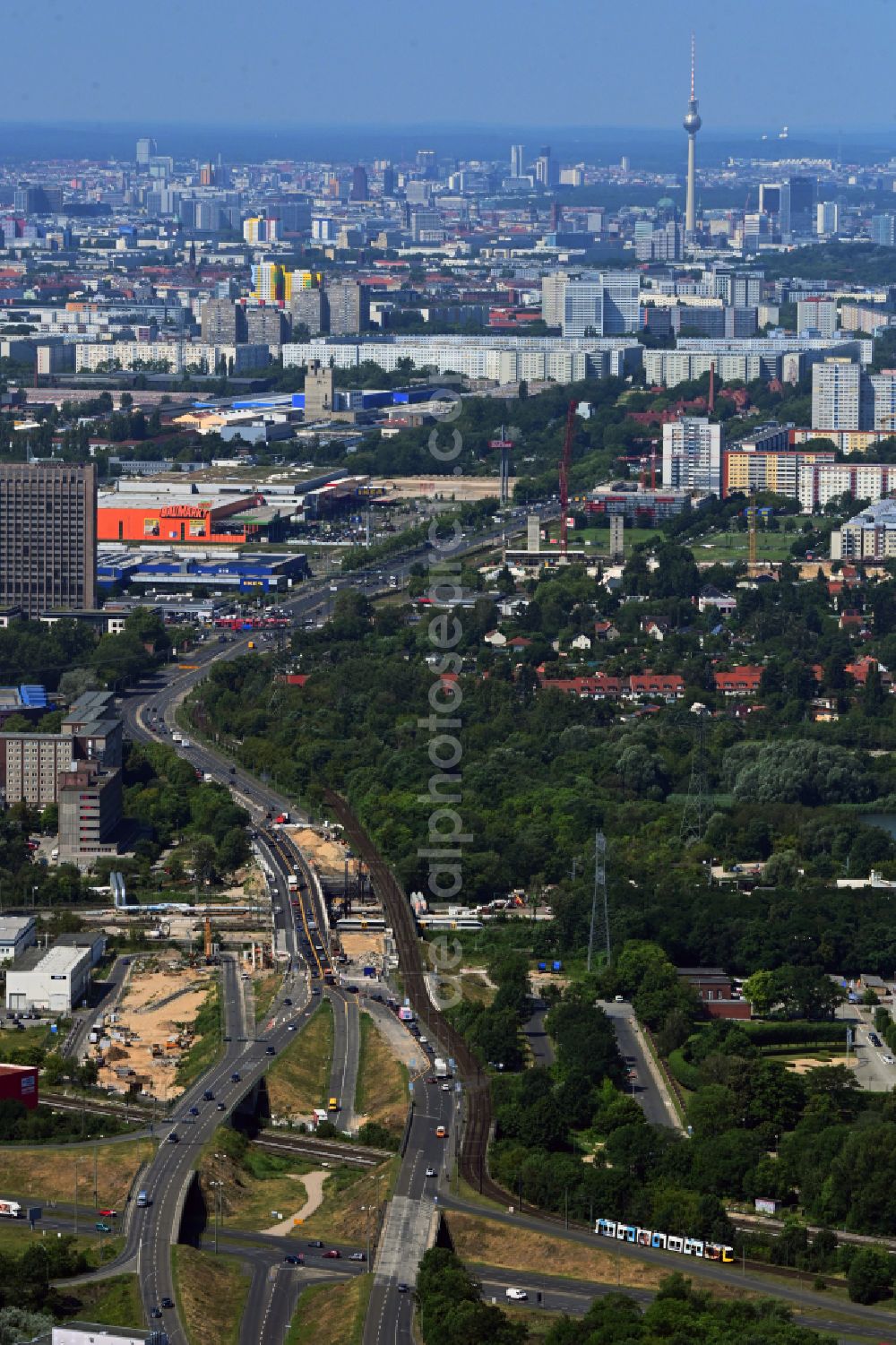 Berlin from the bird's eye view: Construction site for a replacement building for the renovation, renewal and repair of the bridge structure Marzahner Bruecke on Landsberger Allee in the Marzahn district of Berlin, Germany