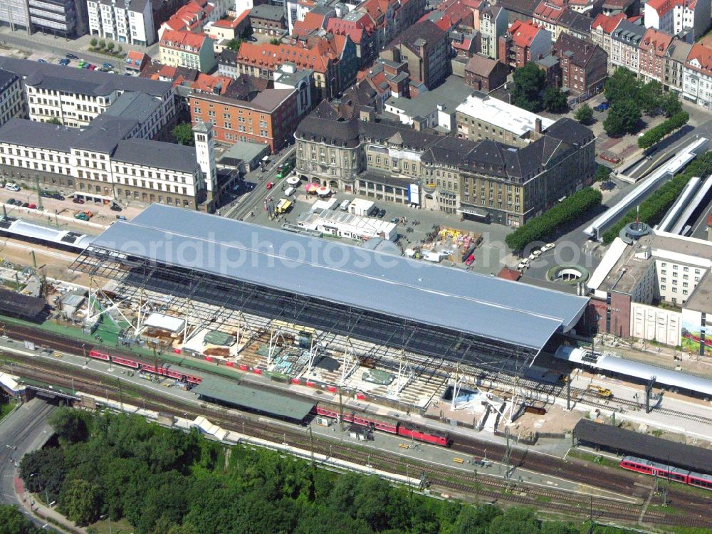 Erfurt from the bird's eye view: Construction site of track progress and building of the main station of the railway in Erfurt in the state Thuringia, Germany