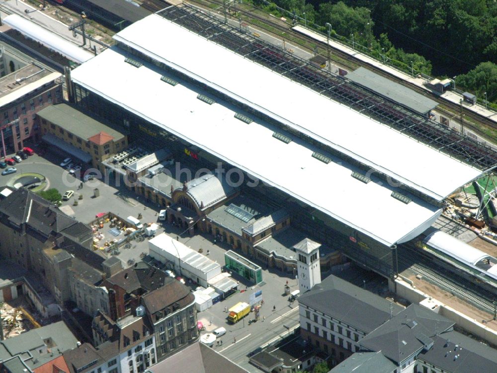 Erfurt from the bird's eye view: Construction site of track progress and building of the main station of the railway in Erfurt in the state Thuringia, Germany