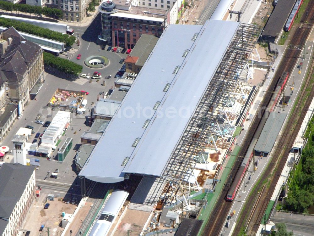 Erfurt from the bird's eye view: Construction site of track progress and building of the main station of the railway in Erfurt in the state Thuringia, Germany