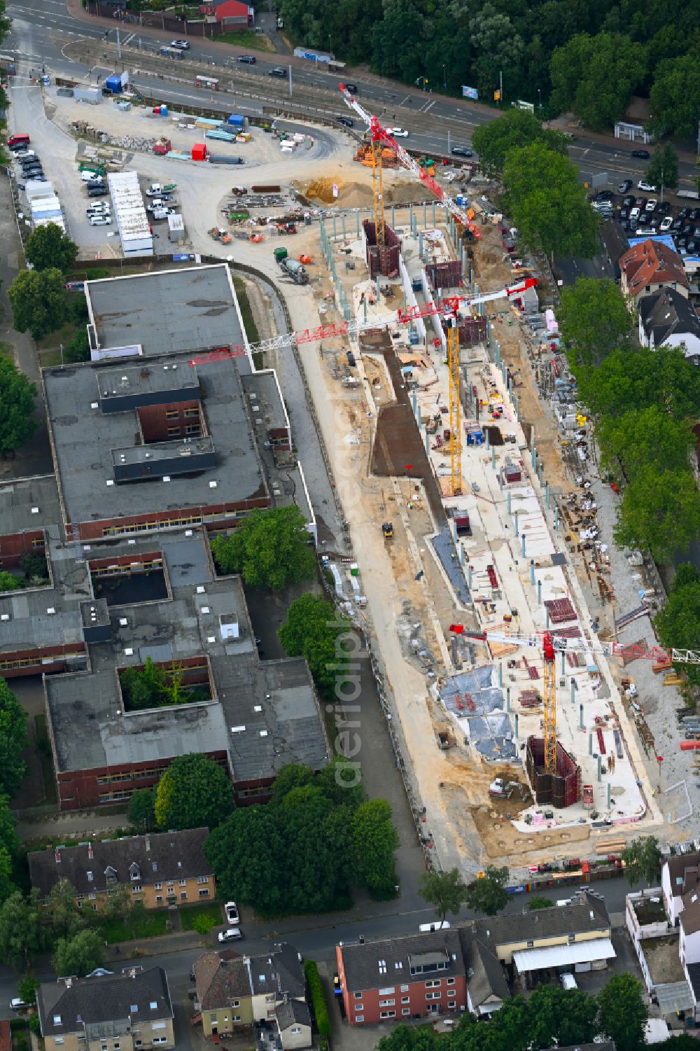 Bochum from the bird's eye view: Construction sites for the conversion, expansion and modernization of the school building Anne-Frank-Realschule on street Heinrichstrasse in the district Hiltrop in Bochum at Ruhrgebiet in the state North Rhine-Westphalia, Germany