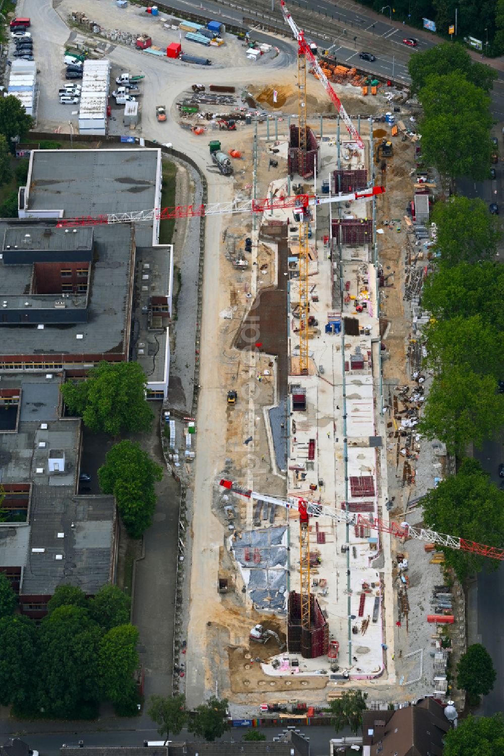 Aerial image Bochum - Construction sites for the conversion, expansion and modernization of the school building Anne-Frank-Realschule on street Heinrichstrasse in the district Hiltrop in Bochum at Ruhrgebiet in the state North Rhine-Westphalia, Germany