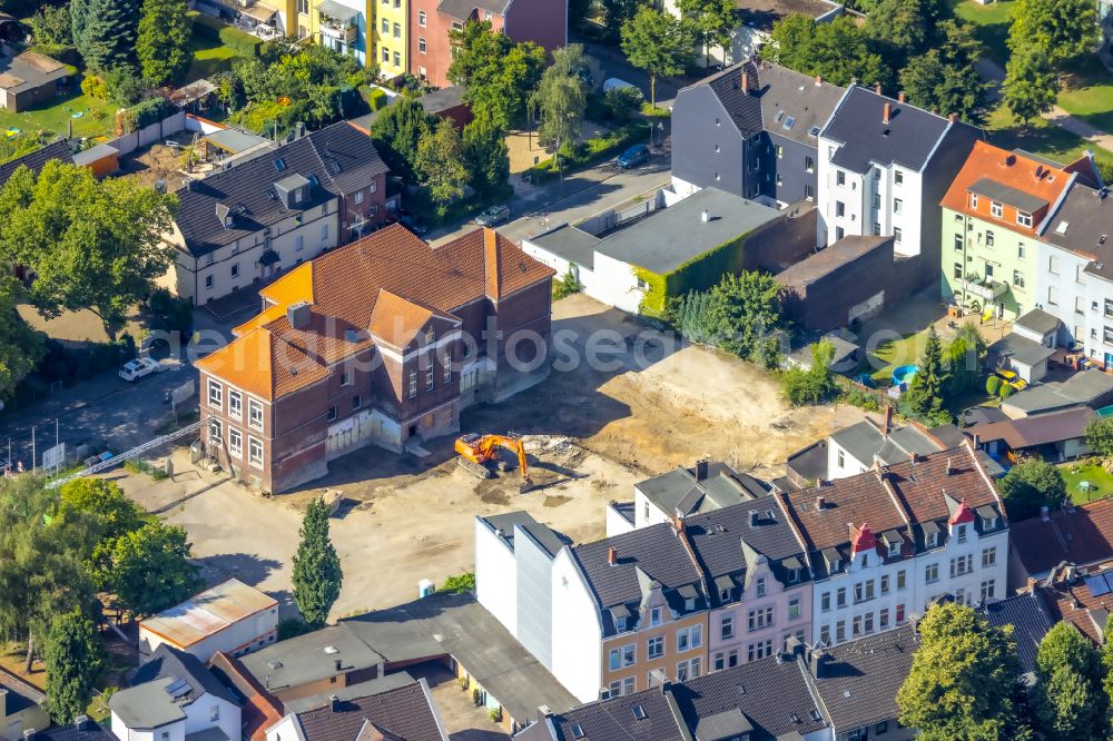 Aerial photograph Gelsenkirchen - Construction sites for the conversion, expansion and modernization of the school building of the Glueckaufschule in the district Ueckendorf in Gelsenkirchen at Ruhrgebiet in the state North Rhine-Westphalia, Germany