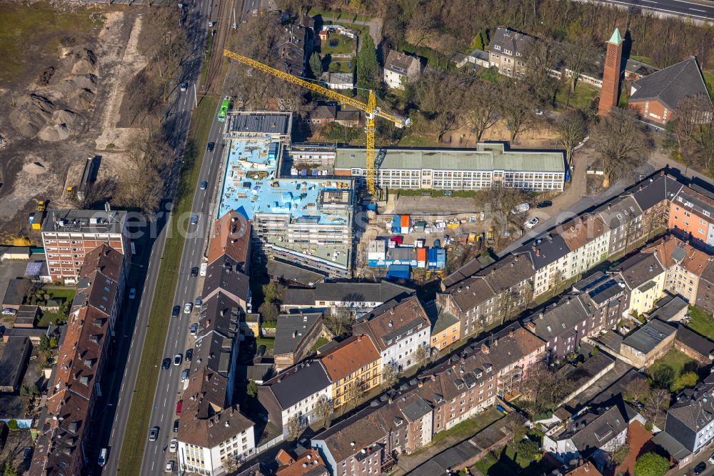 Gelsenkirchen from above - Construction sites for the conversion, expansion and modernization of the school building Grundschule Kurt-Schumacher-Strasse in the district Schalke-Nord in Gelsenkirchen at Ruhrgebiet in the state North Rhine-Westphalia, Germany