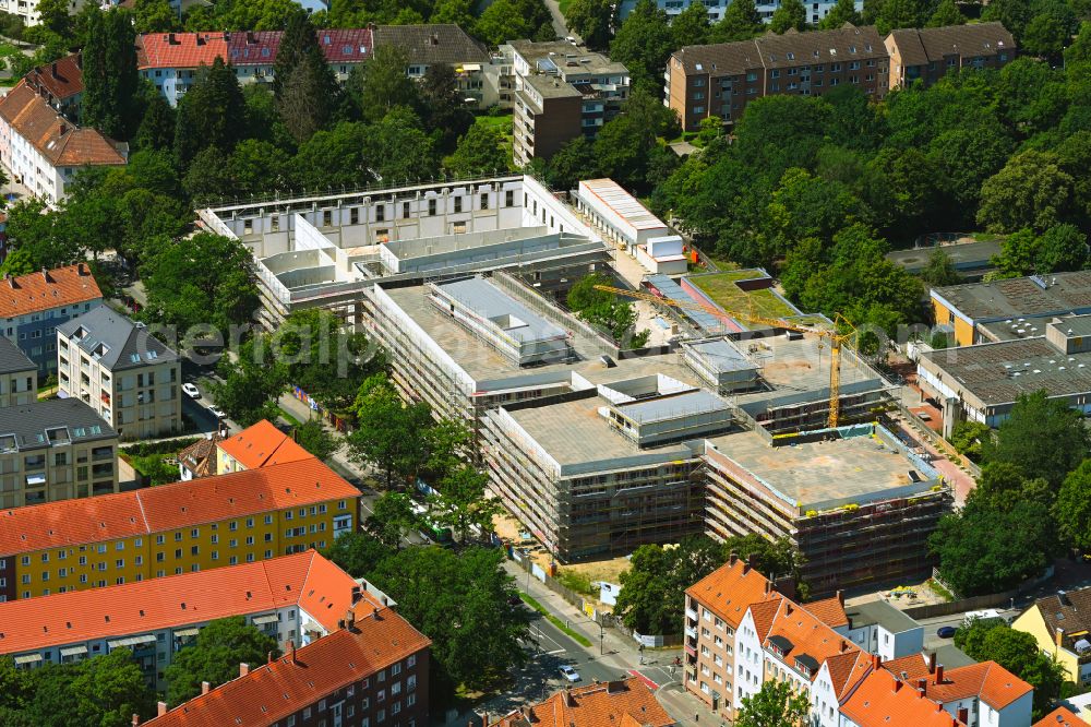 Aerial image Hannover - Construction sites for the reconstruction, expansion and modernization of the school building Integrated Comprehensive School (IGS) on the street Buessingweg - Melanchthonstrasse - Fenskeweg in the district of Vahrenwald in Hanover in the state of Lower Saxony, Germany