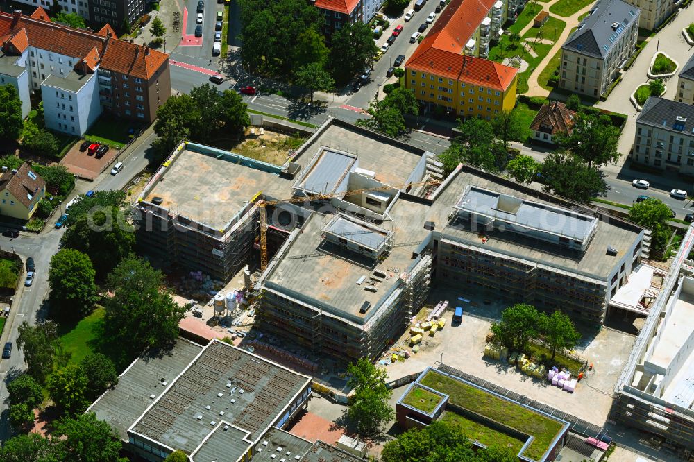 Hannover from above - Construction sites for the reconstruction, expansion and modernization of the school building Integrated Comprehensive School (IGS) on the street Buessingweg - Melanchthonstrasse - Fenskeweg in the district of Vahrenwald in Hanover in the state of Lower Saxony, Germany