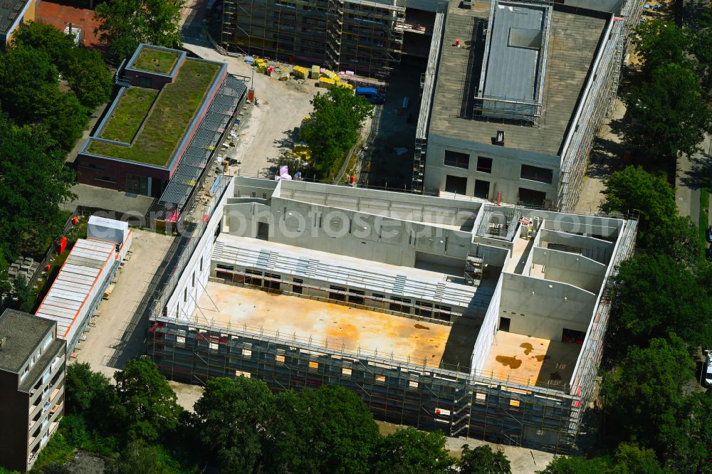 Aerial image Hannover - Construction sites for the reconstruction, expansion and modernization of the school building Integrated Comprehensive School (IGS) on the street Buessingweg - Melanchthonstrasse - Fenskeweg in the district of Vahrenwald in Hanover in the state of Lower Saxony, Germany