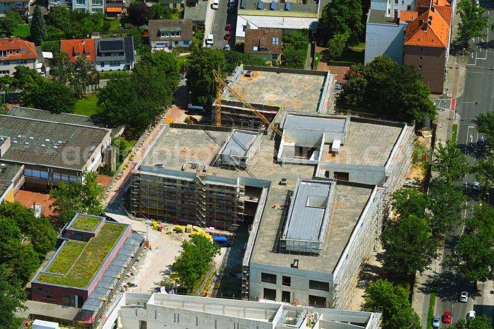 Aerial photograph Hannover - Construction sites for the reconstruction, expansion and modernization of the school building Integrated Comprehensive School (IGS) on the street Buessingweg - Melanchthonstrasse - Fenskeweg in the district of Vahrenwald in Hanover in the state of Lower Saxony, Germany