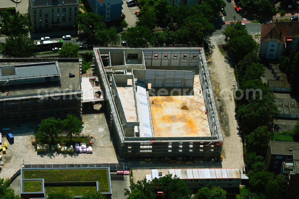 Aerial photograph Hannover - Construction sites for the reconstruction, expansion and modernization of the school building Integrated Comprehensive School (IGS) on the street Buessingweg - Melanchthonstrasse - Fenskeweg in the district of Vahrenwald in Hanover in the state of Lower Saxony, Germany