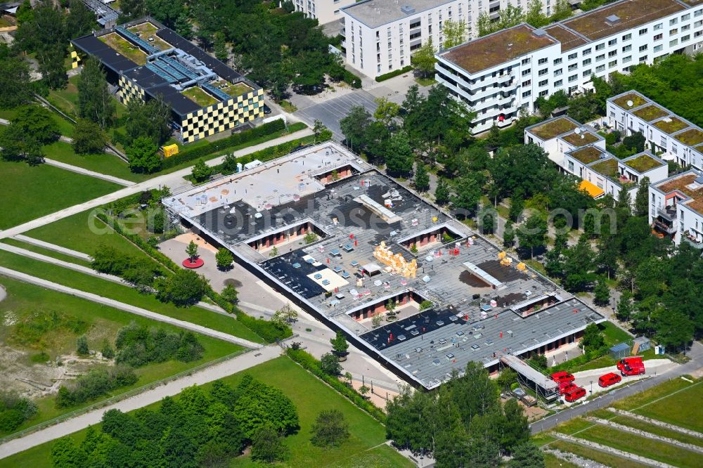 München from the bird's eye view: Construction sites for the conversion, expansion and modernization of the school building on Lehrer-Wirth-Strasse in the district Trudering-Riem in Munich in the state Bavaria, Germany