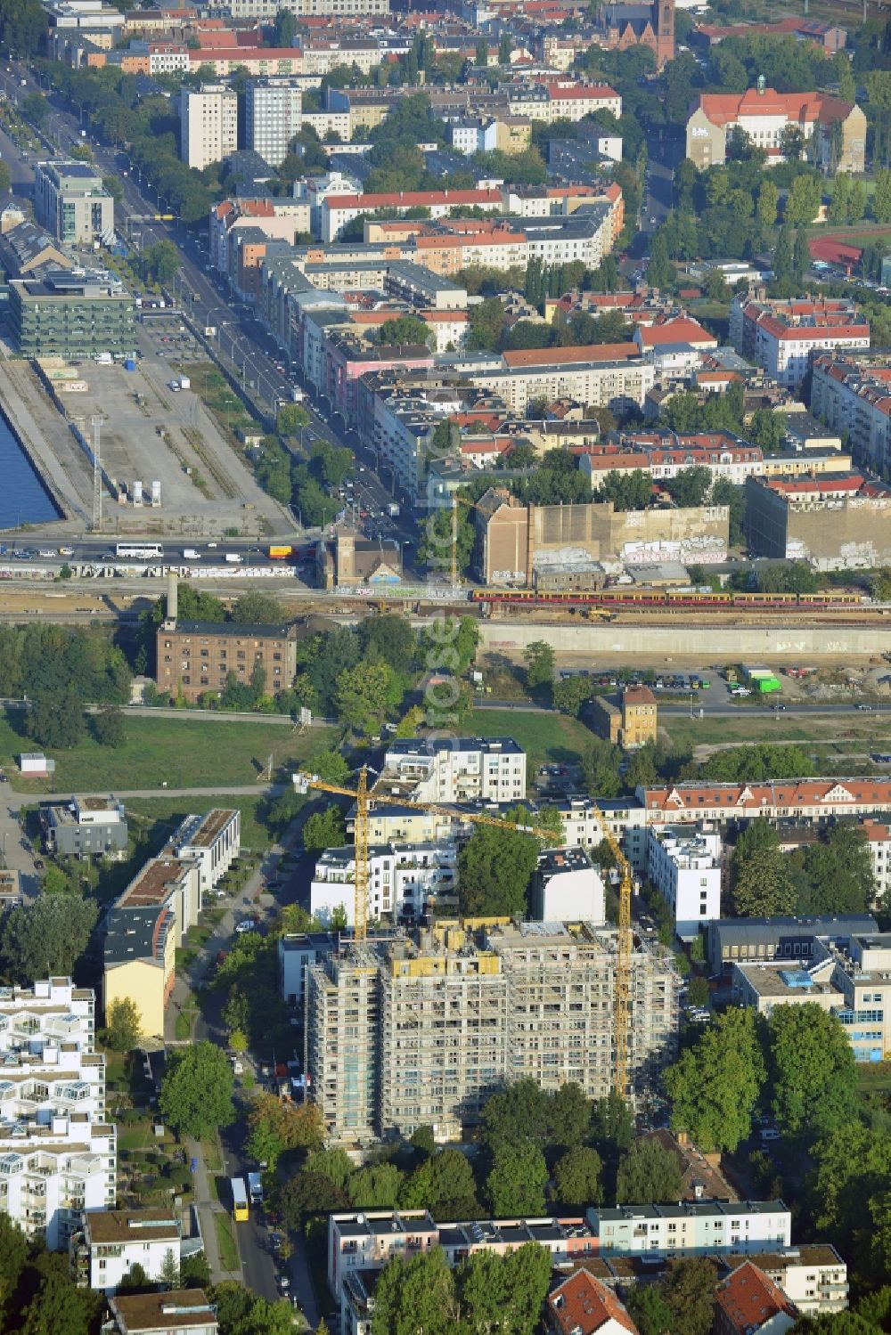 Aerial image Berlin - View of the reconstruction of the building made with precast concrete slabs in Berlin Friedrichshain Kreuzberg