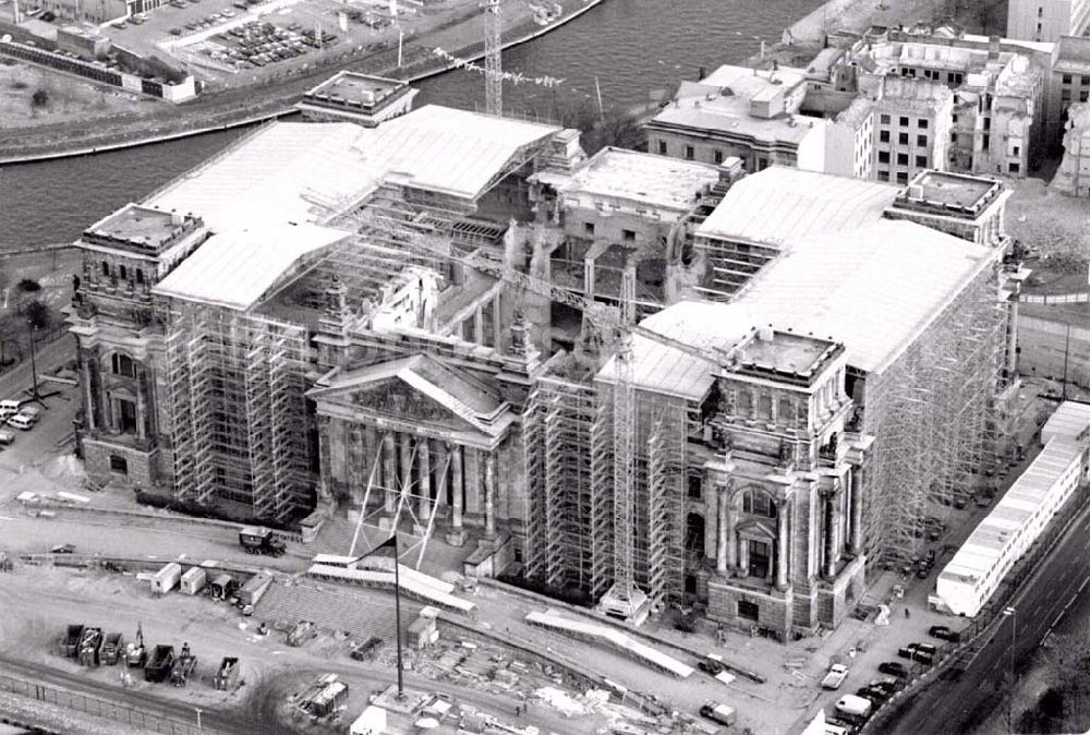 Berlin - Tiergarten from the bird's eye view: Umbau Reichstag