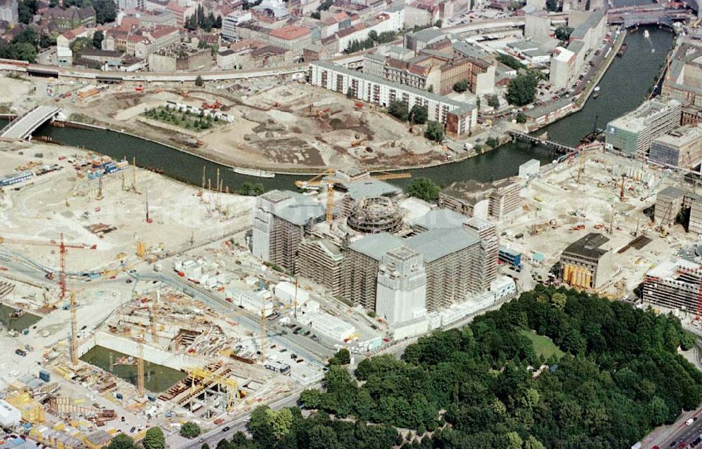 Berlin - Tiergarten from the bird's eye view: Umbau des Reichstages und des Spreebogens zum Regierungsviertel