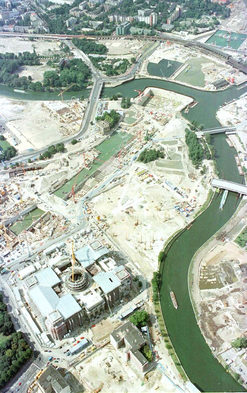 Aerial image Berlin - Tiergarten - Umbau des Reichstages und des Spreebogens zum Regierungsviertel