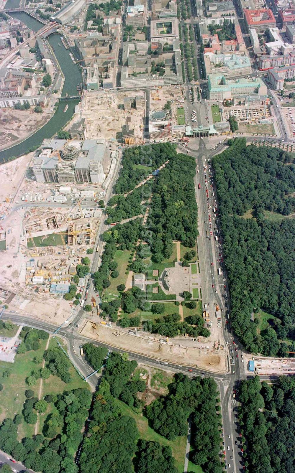 Aerial photograph Berlin - Tiergarten - Umbau des Reichstages und des Spreebogens zum Regierungsviertel