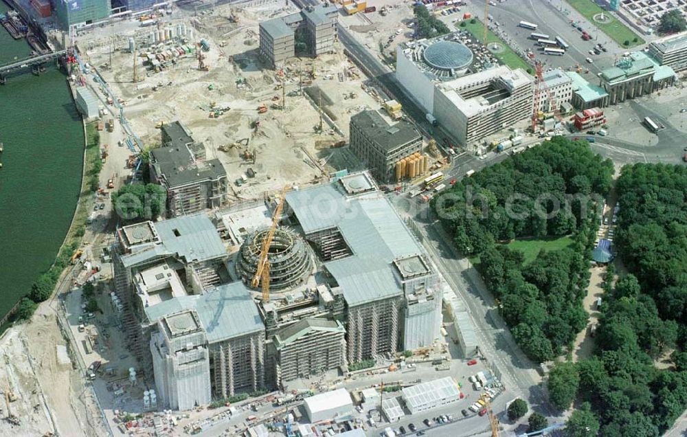 Aerial image Berlin - Tiergarten - Umbau des Reichstages und des Spreebogens zum Regierungsviertel