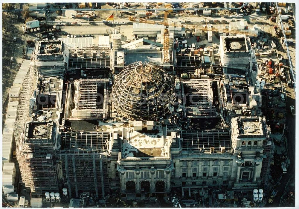 Aerial image Berlin - Tiergarten - Umbau des Reichstages und des Spreebogens zum Regierungsviertel.