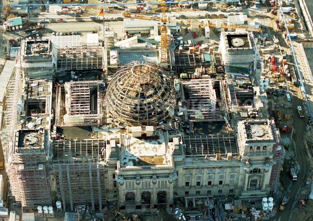 Aerial photograph Berlin - Tiergarten - Umbau des Reichstages und des Spreebogens zum Regierungsviertel.