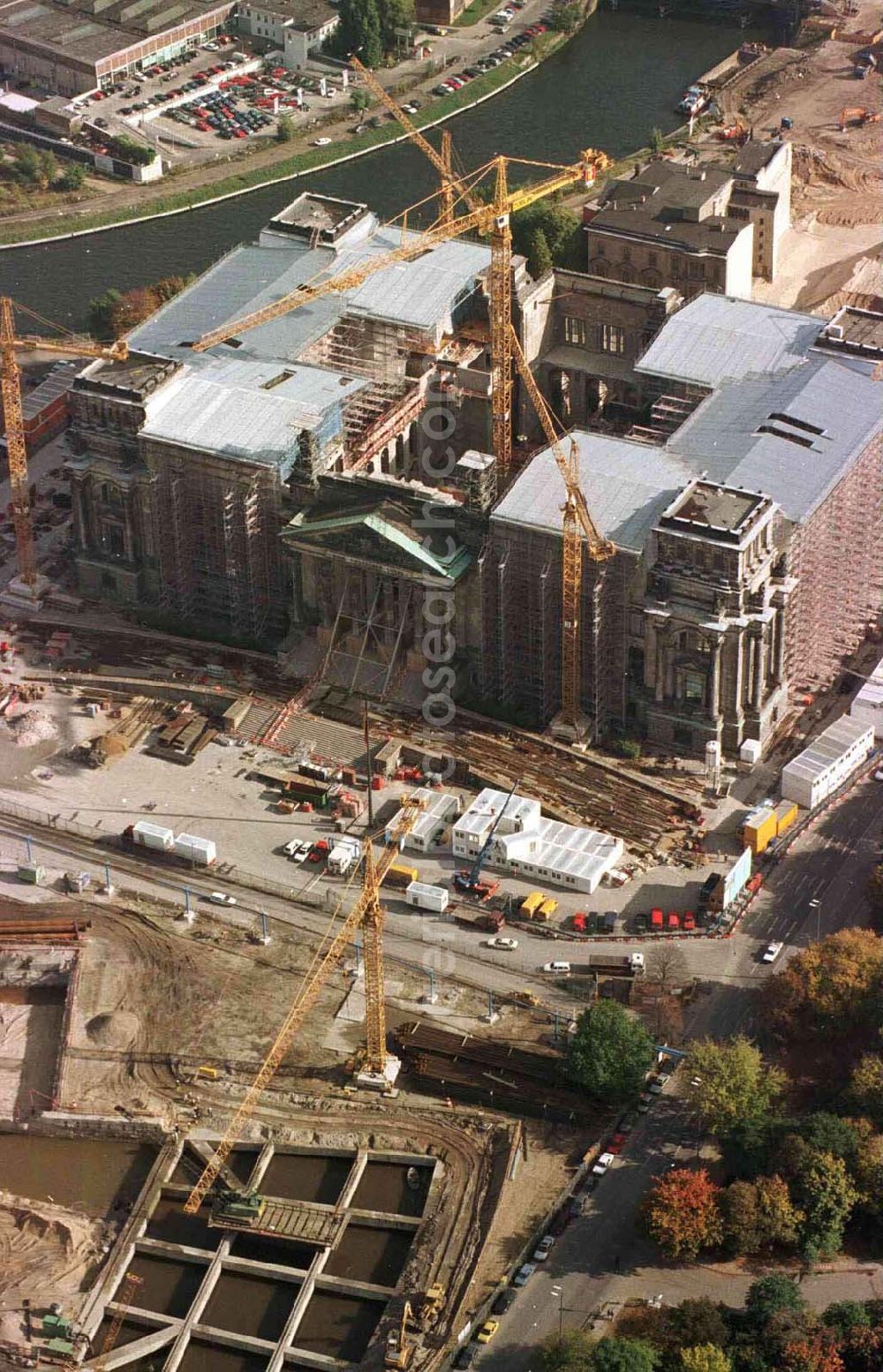 Berlin from the bird's eye view: Umbau Reichstagsvorplatz Jede Verwendung nur mit Urheberangabe: 