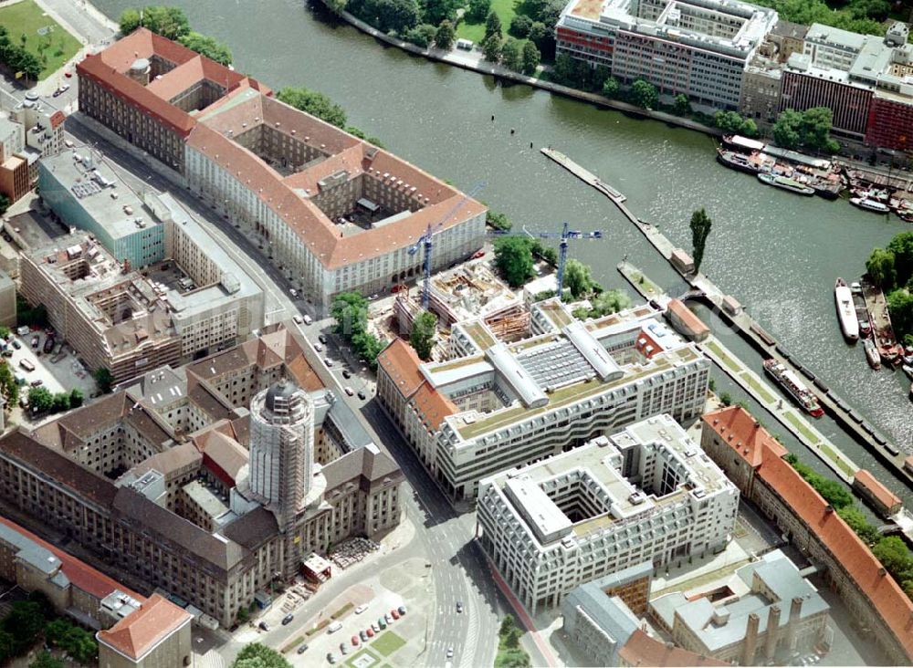 Berlin from the bird's eye view: Umbau- und Rekonstruktionsarbeiten am ehem. Ministerrat / Stadthaus in Berlin - Mitte.