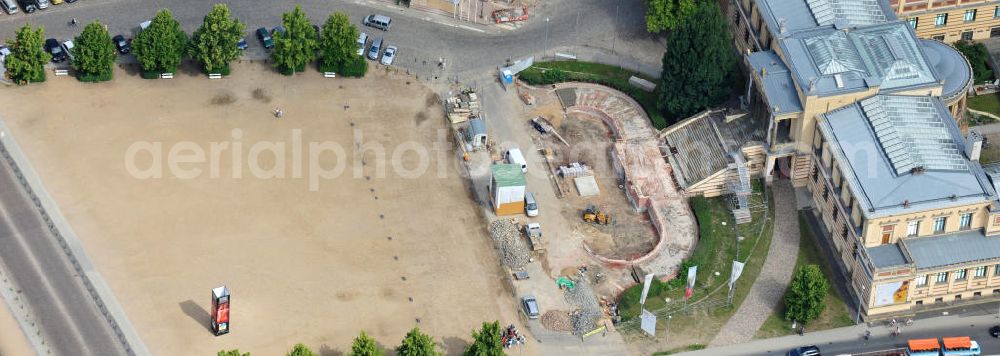 Schwerin from above - Blick auf die Umbau- und Restaurationsarbeiten am Emsemble des Alten Garten mit der Freitreppe vor dem Staatlichen Museum Schwerin und dem Mecklenburgischen Staatstheater. View the renovation and restoration work on the Old Emsemble garden with the staircase in front of the State Museum Schwerin and Mecklenburg State Theater.