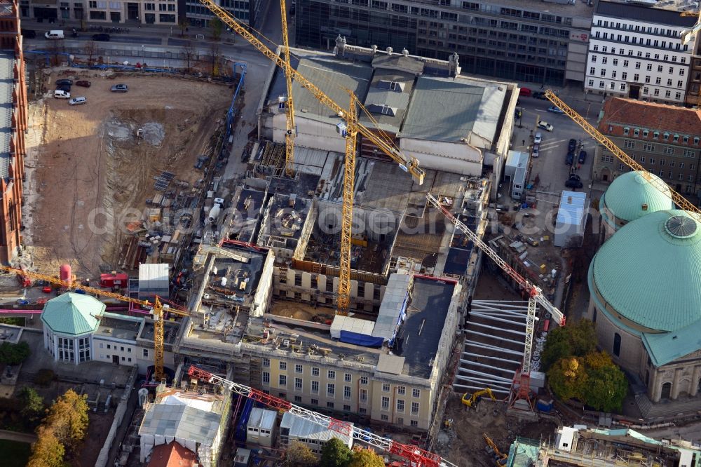 Aerial image Berlin - View of the reconstruction and renovation of the building of the Staatsoper Unter den Linden in Berlin at Bebelplatz. It is the oldest opera house and theater building in Berlin. A new building will serve as stacks and warehouse for the Staatsoper Komplex. The architect HG Merz is a overseeing the reconstruction of the historical building complex