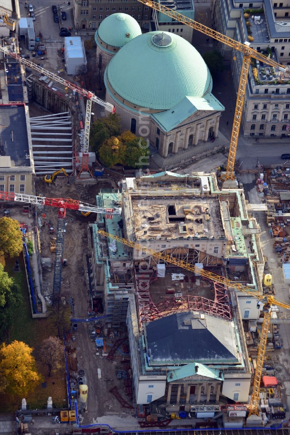 Berlin from the bird's eye view: View of the reconstruction and renovation of the building of the Staatsoper Unter den Linden in Berlin at Bebelplatz. It is the oldest opera house and theater building in Berlin. A new building will serve as stacks and warehouse for the Staatsoper Komplex. The architect HG Merz is a overseeing the reconstruction of the historical building complex