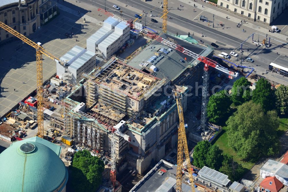 Aerial image Berlin - View of the reconstruction and renovation of the building of the Staatsoper Unter den Linden in Berlin at Bebelplatz. It is the oldest opera house and theater building in Berlin. A new building will serve as stacks and warehouse for the Staatsoper Komplex. The architect HG Merz is a overseeing the reconstruction of the historical building complex