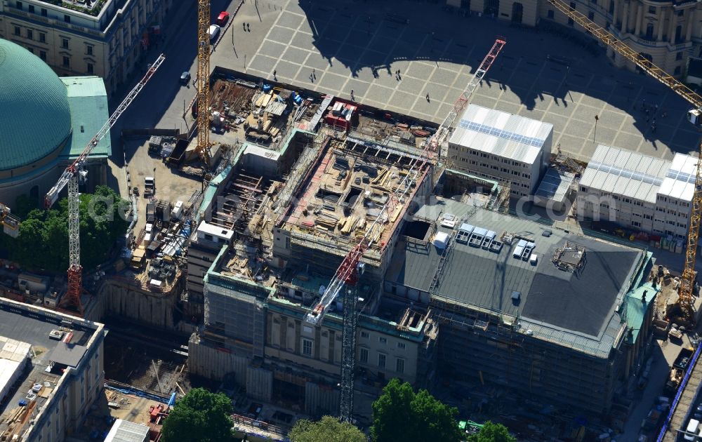 Aerial image Berlin - View of the reconstruction and renovation of the building of the Staatsoper Unter den Linden in Berlin at Bebelplatz. It is the oldest opera house and theater building in Berlin. A new building will serve as stacks and warehouse for the Staatsoper Komplex. The architect HG Merz is a overseeing the reconstruction of the historical building complex