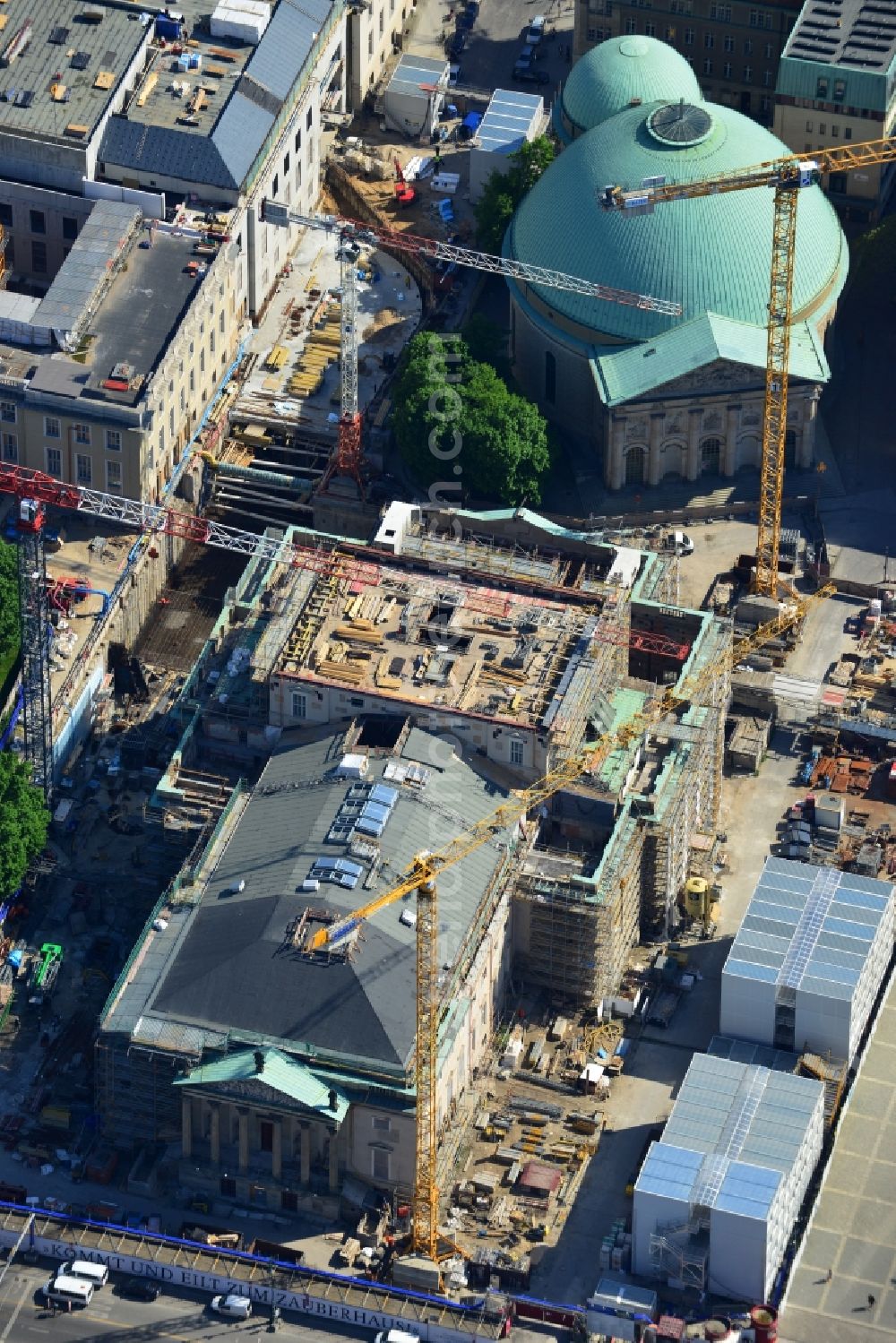 Aerial image Berlin - View of the reconstruction and renovation of the building of the Staatsoper Unter den Linden in Berlin at Bebelplatz. It is the oldest opera house and theater building in Berlin. A new building will serve as stacks and warehouse for the Staatsoper Komplex. The architect HG Merz is a overseeing the reconstruction of the historical building complex