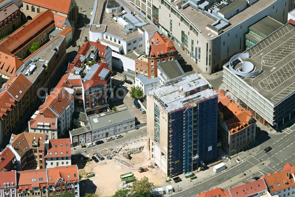 Erfurt from the bird's eye view: Reconstruction and new construction of high-rise building of CHRONICLE - TA-Hochhaus - Chance 4 on street Max-Reger-Strasse in the district Altstadt in Erfurt in the state Thuringia, Germany