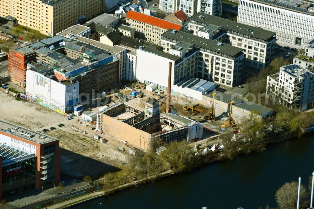 Berlin from the bird's eye view: Reconstruction and renovation of the factory site of the old factory Die Berliner Eisfabrik in the district Mitte in Berlin, Germany