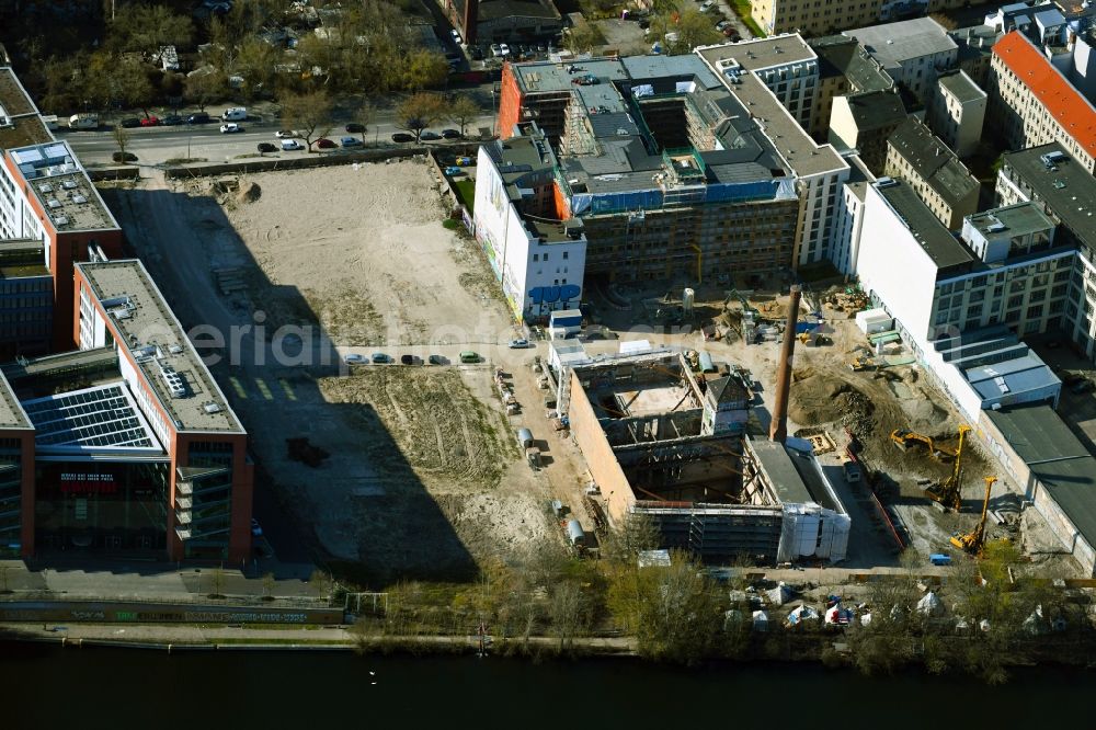 Aerial photograph Berlin - Reconstruction and renovation of the factory site of the old factory Die Berliner Eisfabrik in the district Mitte in Berlin, Germany