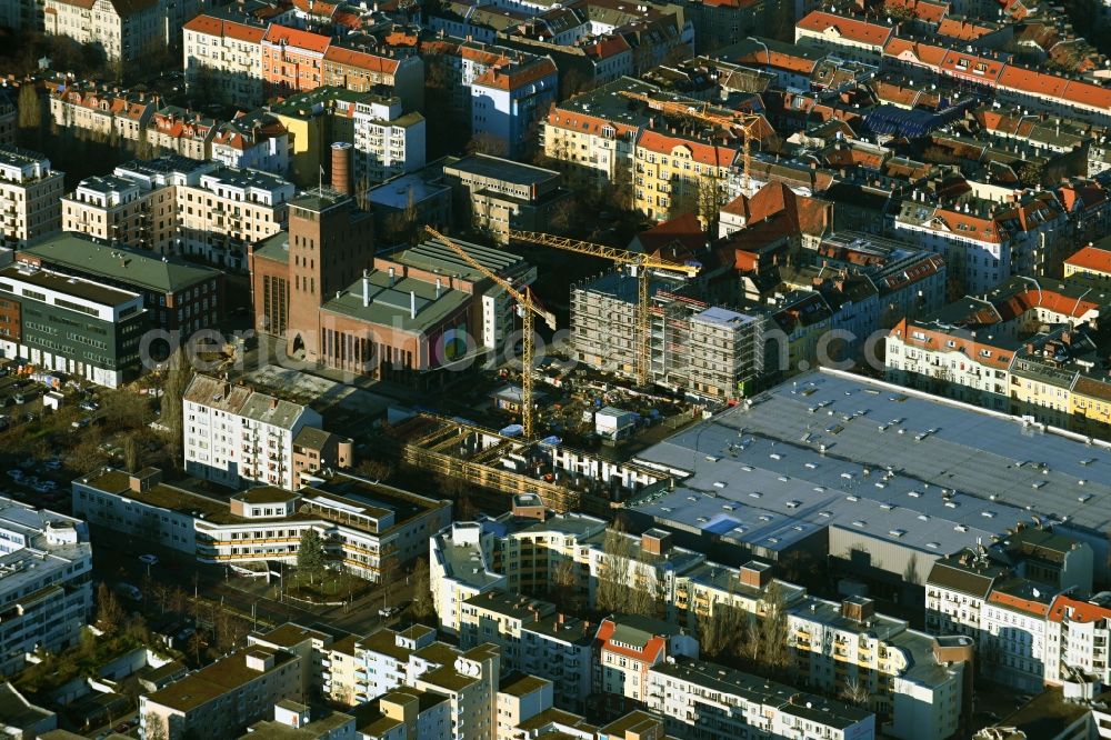 Aerial image Berlin - Reconstruction and renovation of the factory site of the old factory Fassladehalle of ehemaligen Kindl-Brauerei in the district Neukoelln in Berlin, Germany