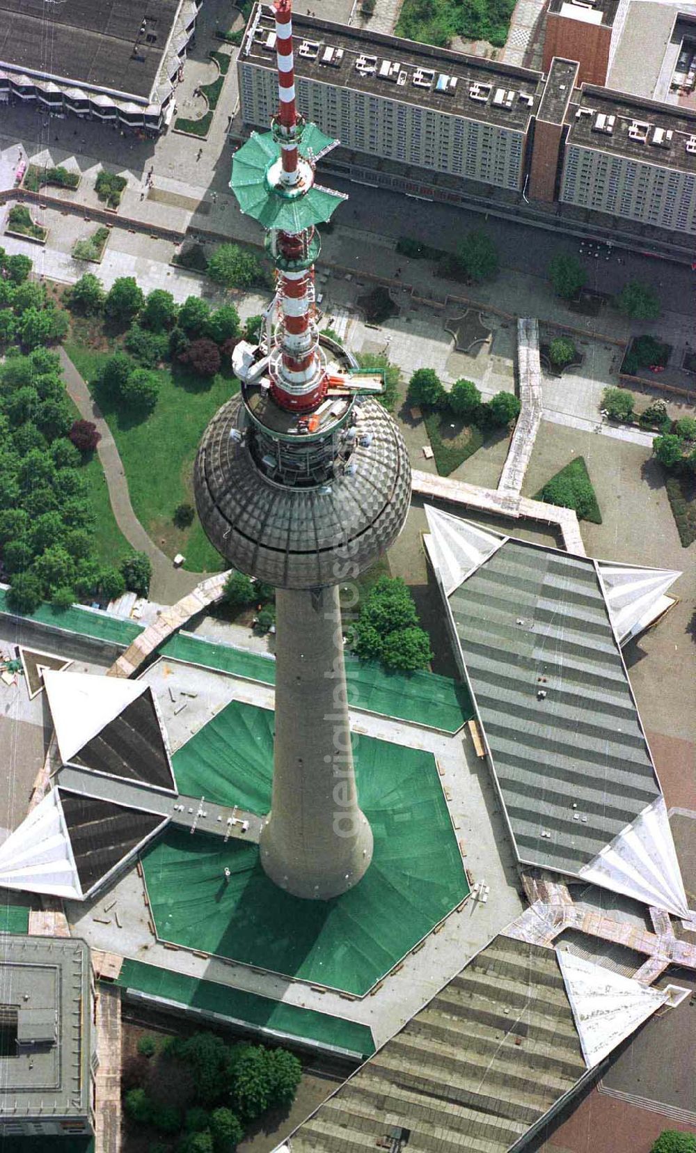 Berlin from the bird's eye view: Umbau des Sendemastes am Berliner Fernsehturm am Alexanderplatz