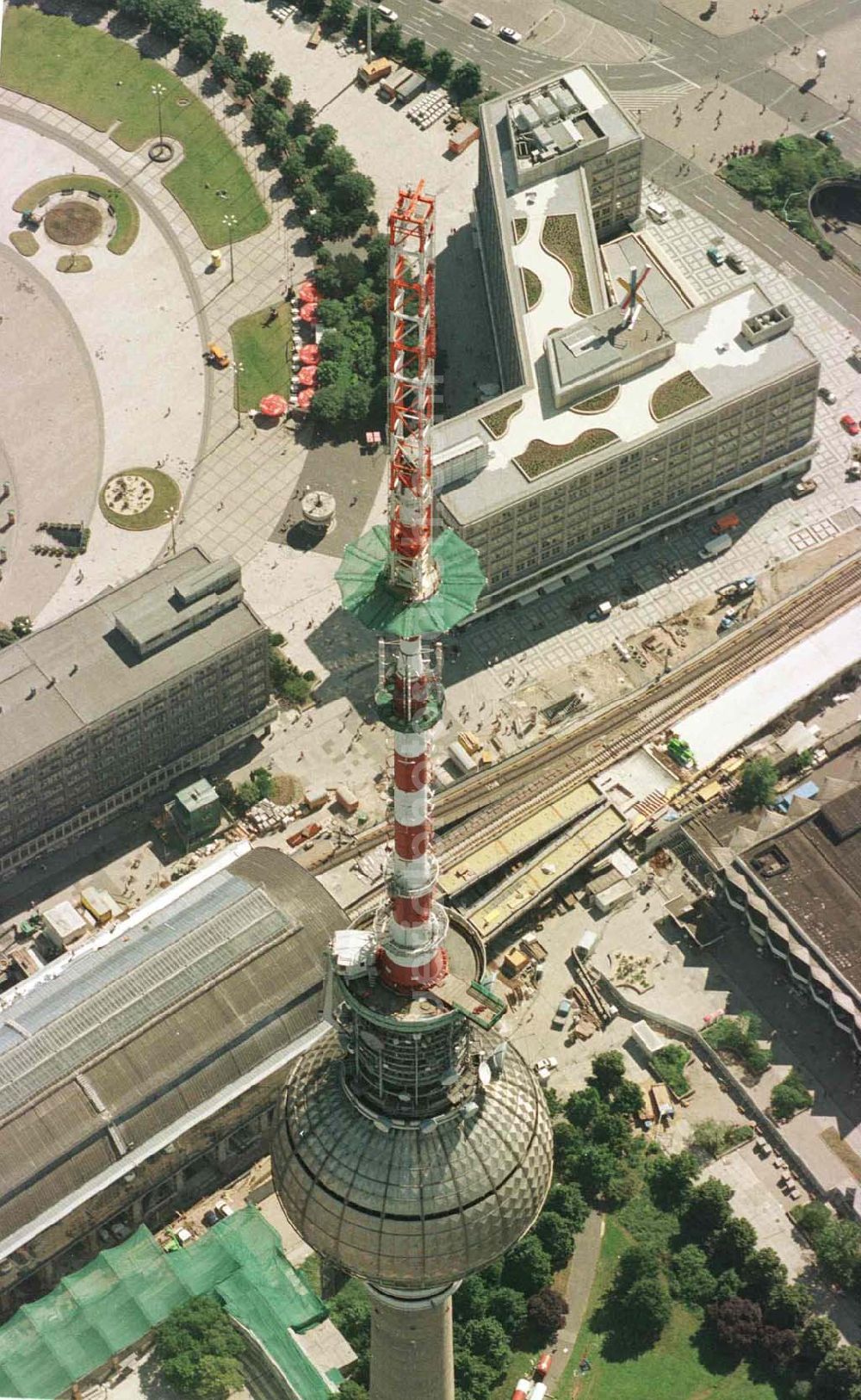 Berlin from above - Umbau des Sendemastes des Berliner Fernsehturmes.