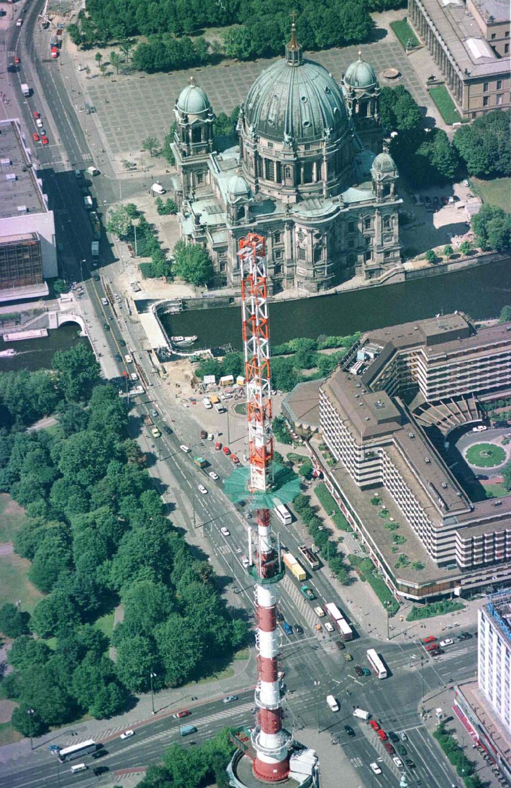 Aerial photograph Berlin - Umbau des Sendemastes des Berliner Fernsehturmes.