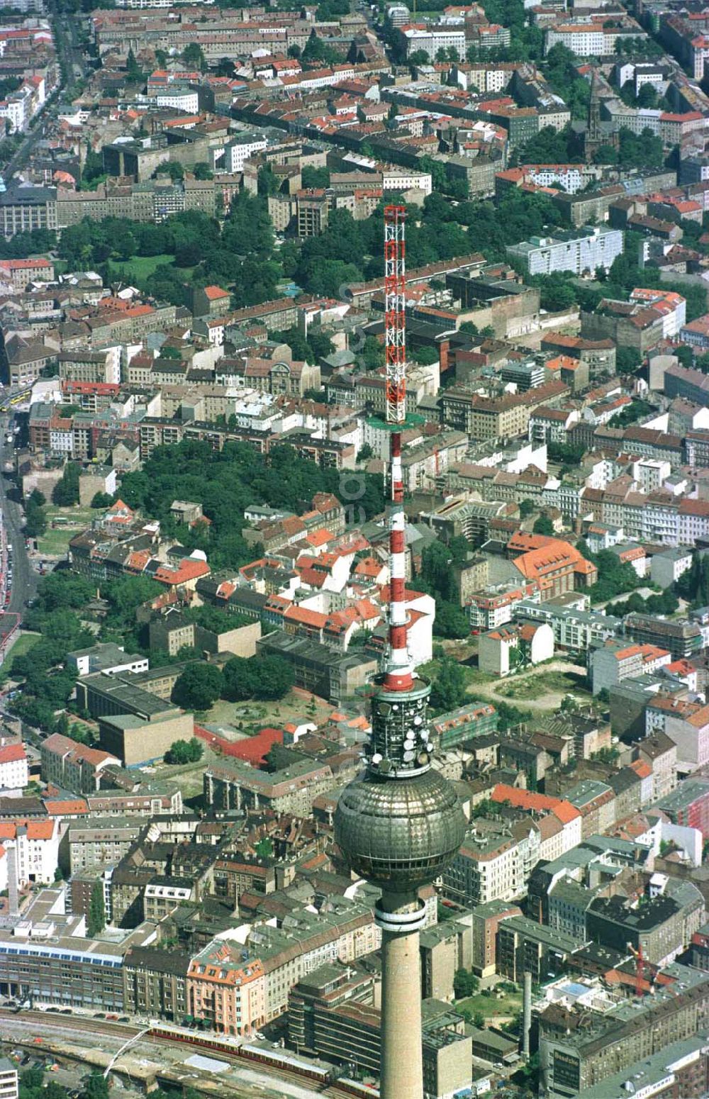 Berlin from above - Umbau des Sendemastes des Berliner Fernsehturmes.