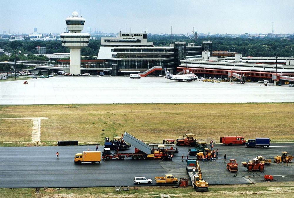 Aerial photograph Berlin-Tegel - Umbau der SLB am Flughafen Berlin-TXL.