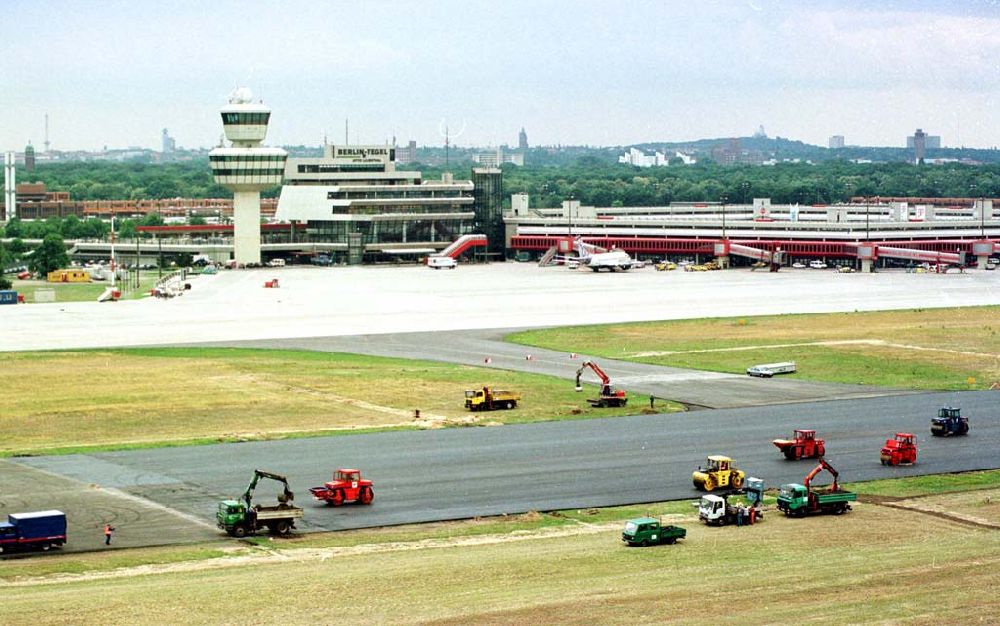 Berlin-Tegel from the bird's eye view: Umbau der SLB am Flughafen Tegel in Berlin.