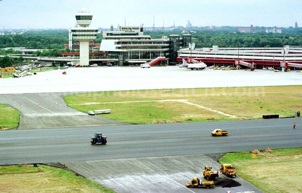 Aerial image Berlin-Tegel - Umbau der SLB am Flughafen Tegel in Berlin.