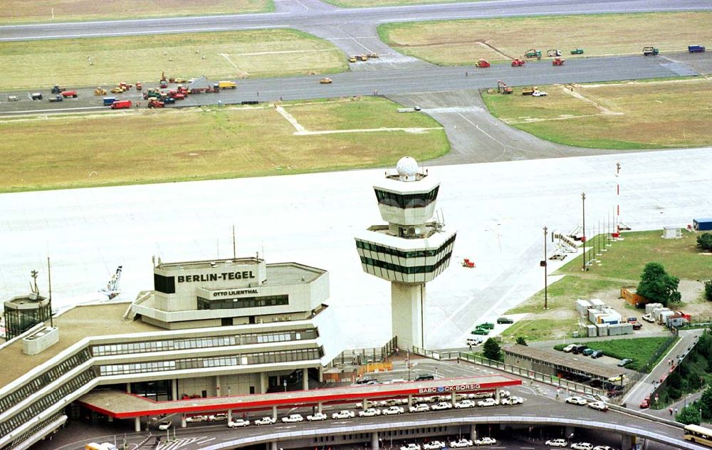 Berlin-Tegel from above - Umbau der SLB am Flughafen Tegel in Berlin.