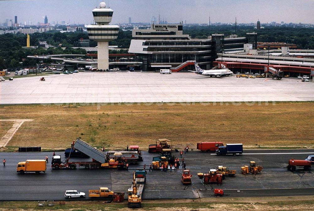 Berlin-Tegel from above - Umbau der SLB am Flughafen Tegel in Berlin.