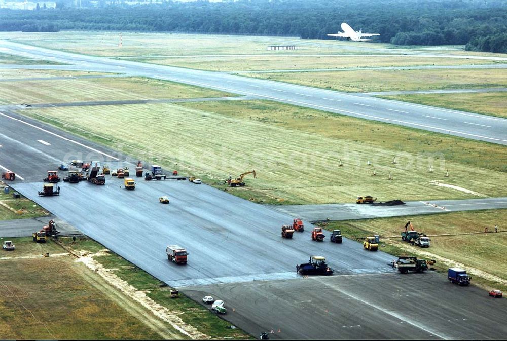 Aerial photograph Berlin-Tegel - Umbau der SLB am Flughafen Tegel in Berlin.