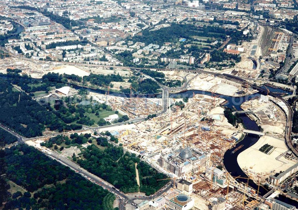 Berlin-Tiergarten from above - Umbau des Spreebogens am Berliner Reichstag in Berlin-Tiergarten.